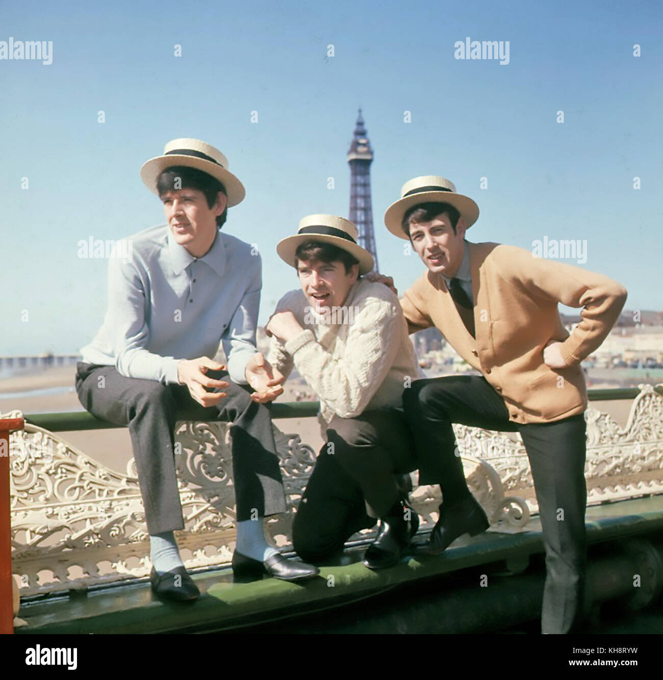 Das JUNGGESELLE Irish Pop Trio in Blackpool im Jahr 1964. Von links: Joh Stokes, Con Cluskey, DEC Cluskey. Stockfoto
