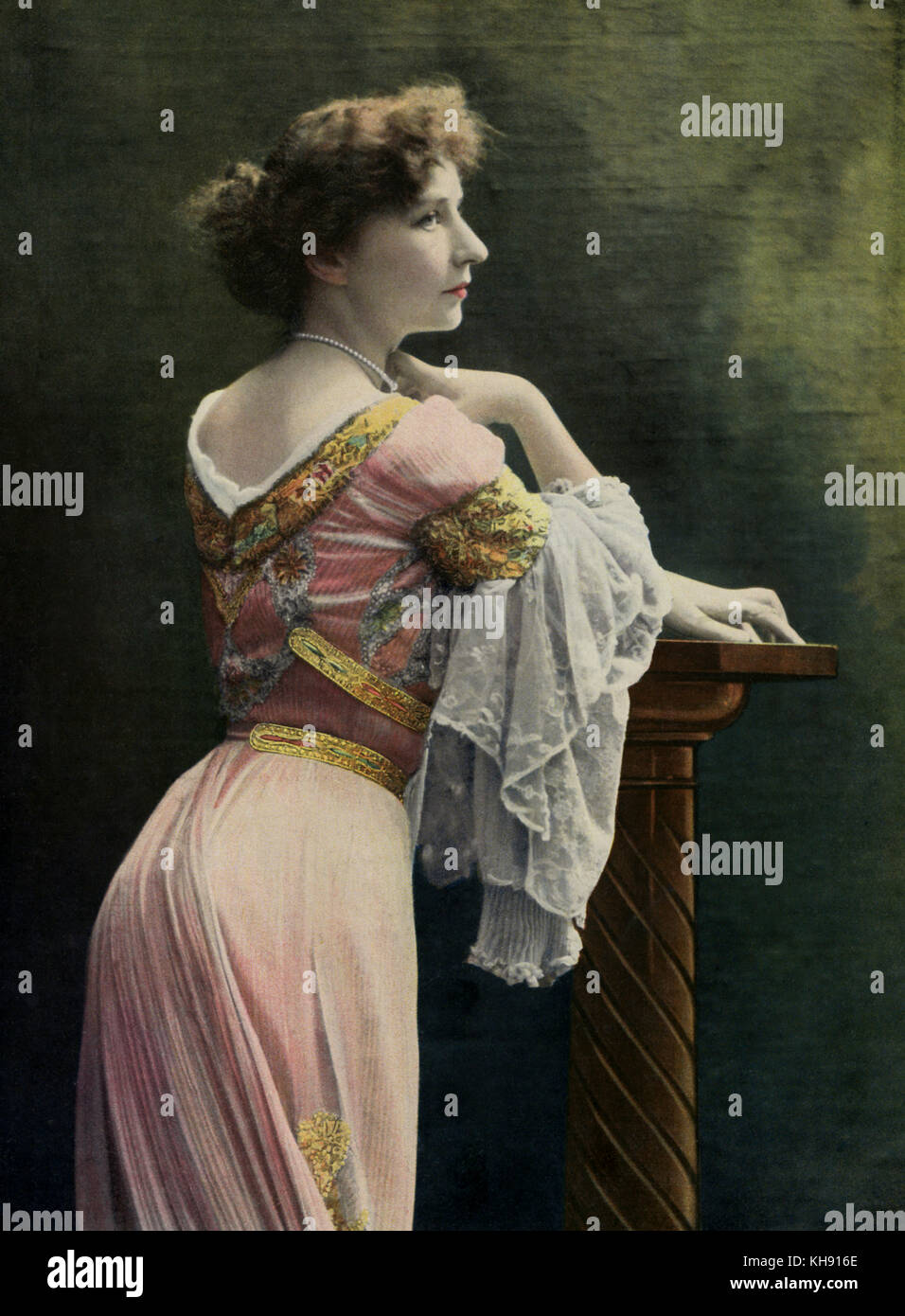 Genevieve Vix-in Le Theatre Journal, 11. August 1904. Französische Sopran, 31. Dezember 1879 - 25. August 1939. Schöpfer der Rolle von Concepción in L'heure espagnole - Oper von Maurice Ravel. Stockfoto