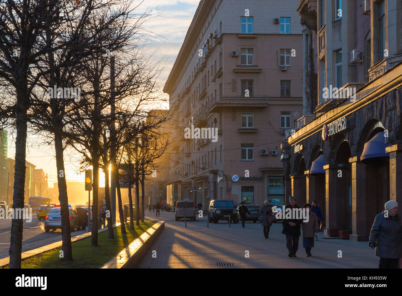 Moskau, Russland – 2. November. 2017. Sonnenuntergang auf der Kutuzov Avenue Stockfoto