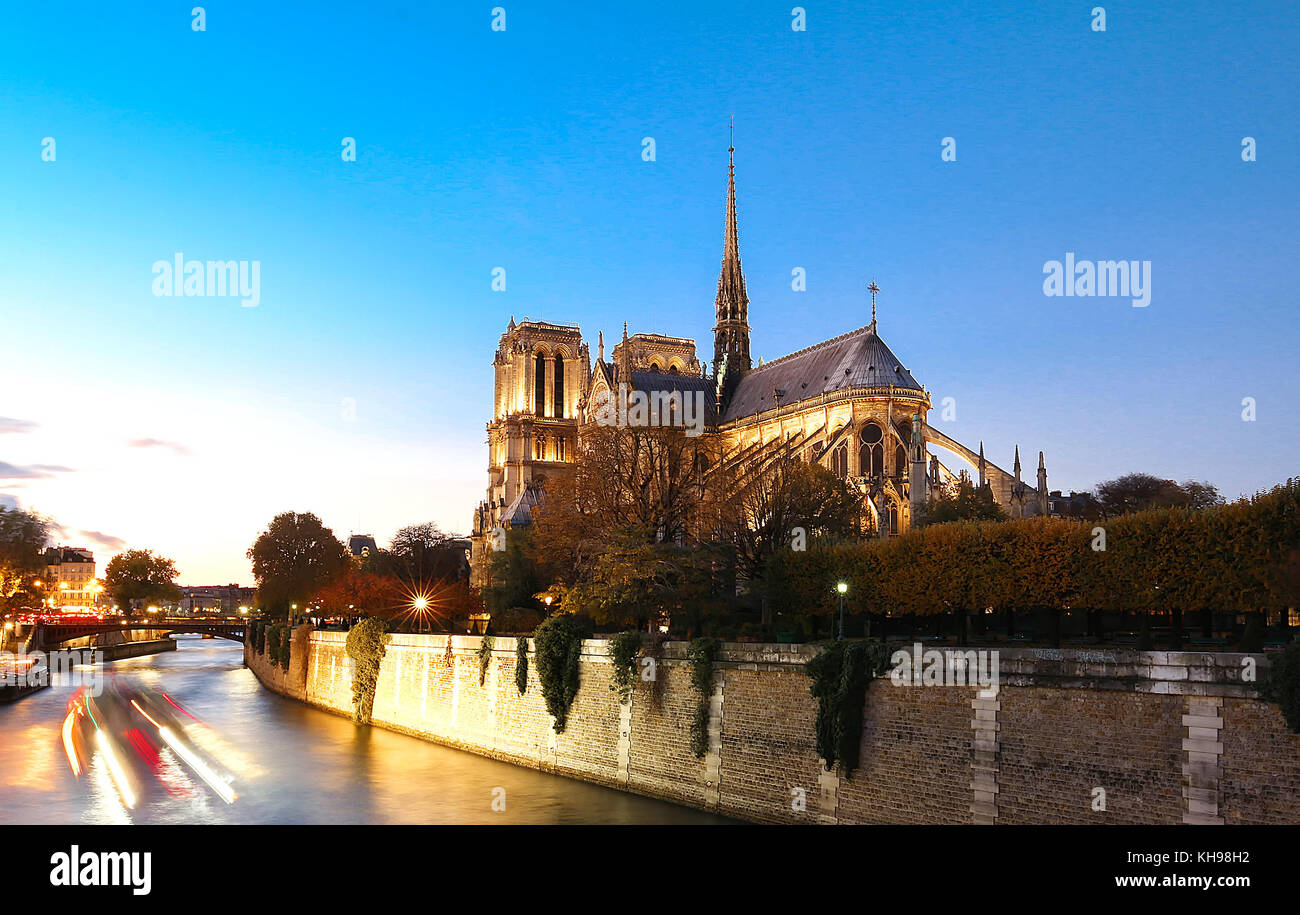 Notredame de paris Fotos und Bildmaterial in hoher Auflösung Alamy