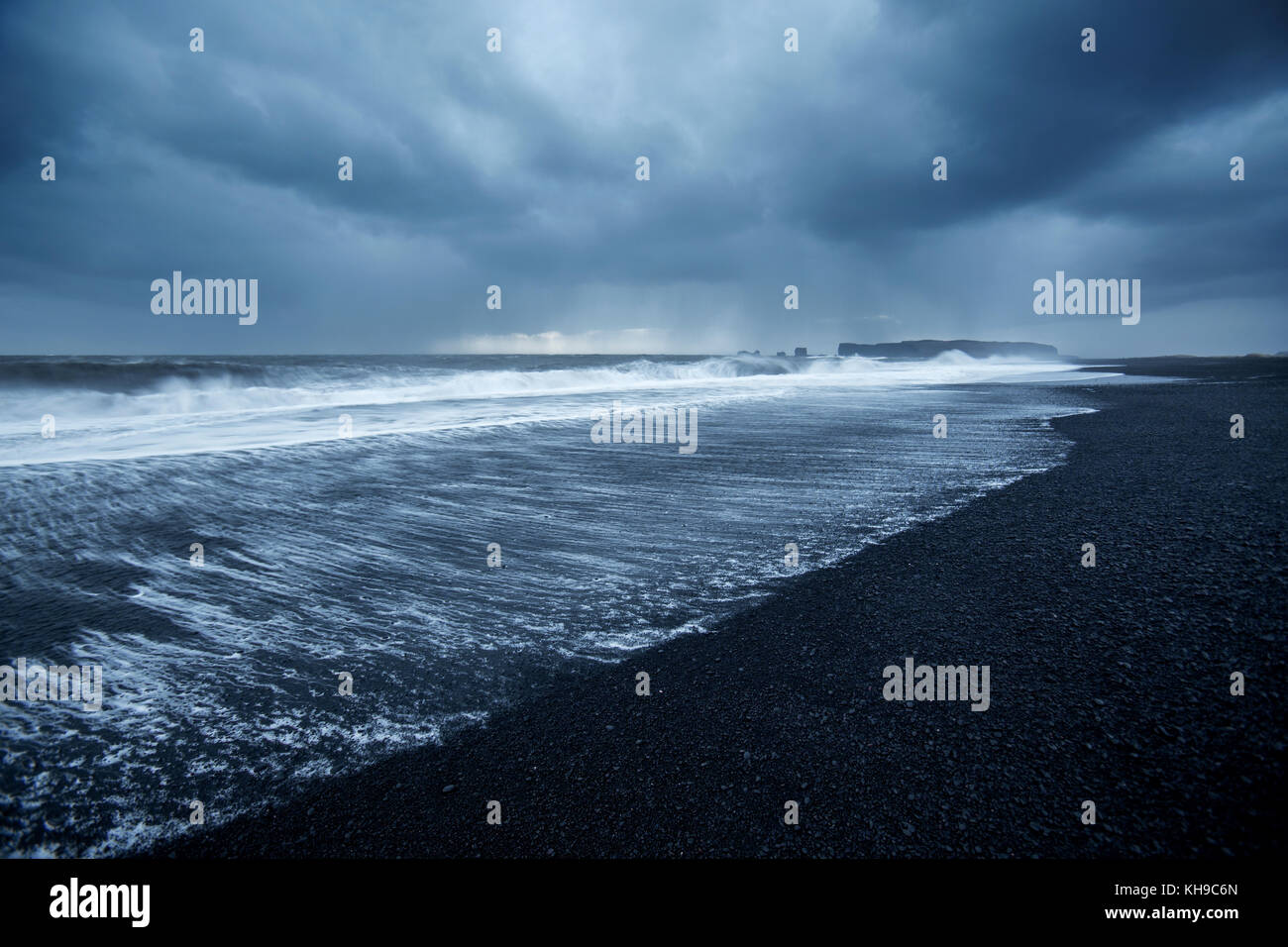 Schwarzer Strand Reynisfjara an der Südküste Islands Stockfoto