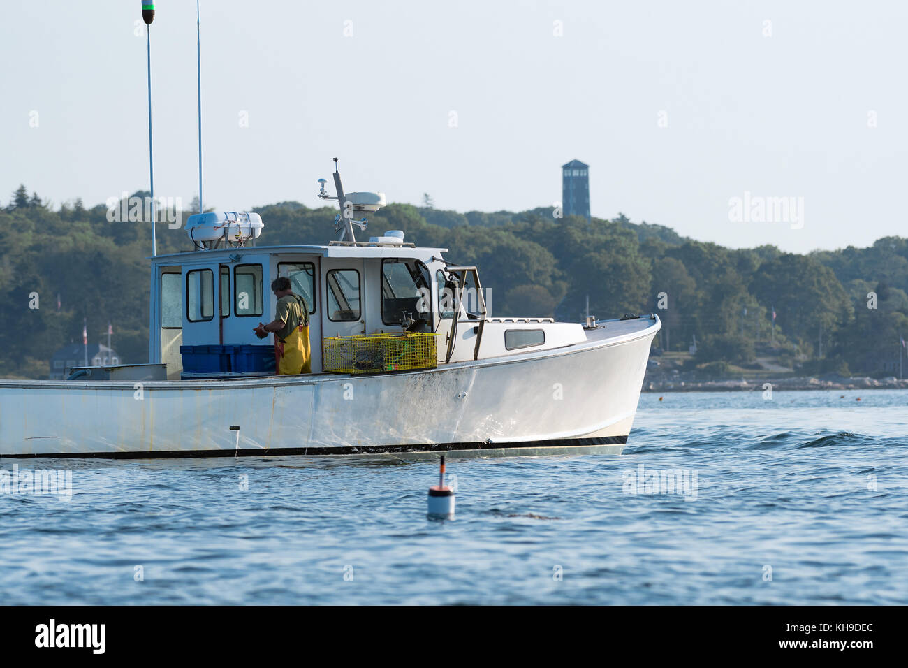 Hummer Männer bei der Arbeit an einem schönen Morgen im frühen Herbst in South Bristol, Maine, USA Stockfoto