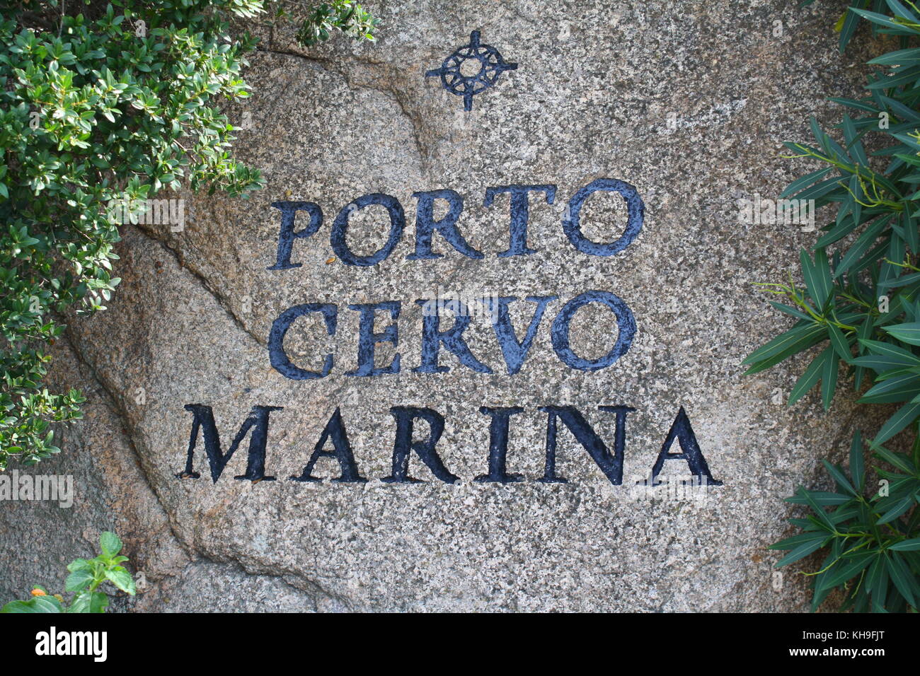 Msrina Porto cervo Zeichen auf einem Felsen in Sardinien, Italien. Stockfoto