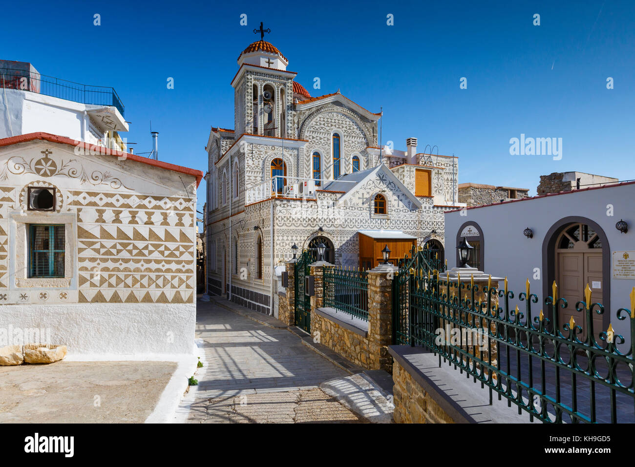 Kirche mit traditioneller Dekoration in Pyrgi Dorf auf der Insel Chios, Griechenland. Stockfoto