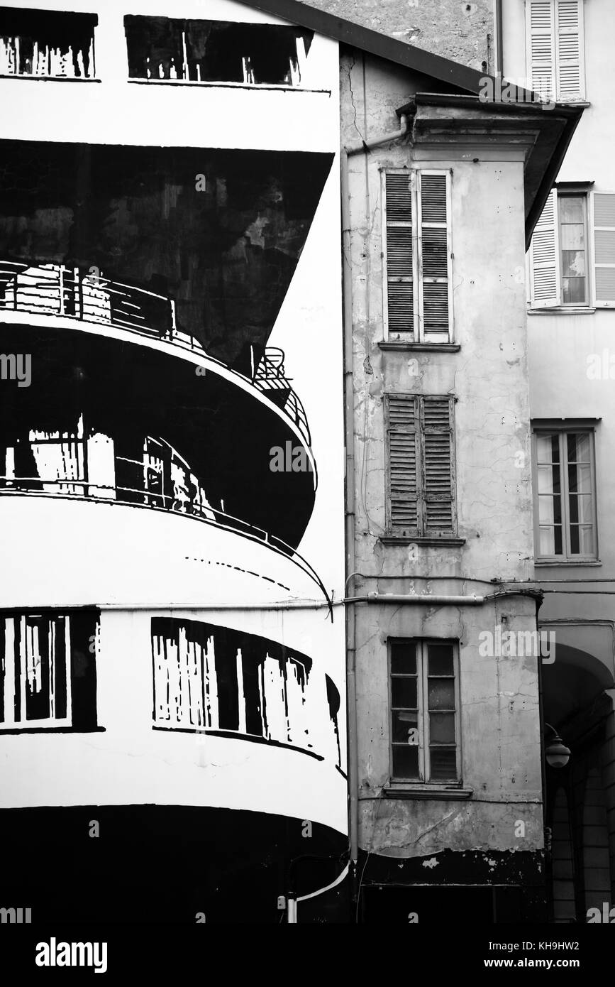 Alte vs modernes Gebäude Fassade Stockfoto