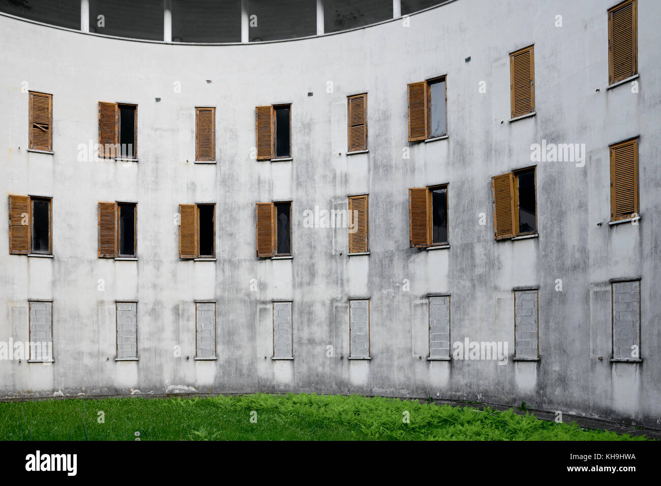 Fassade voll von Windows Stockfoto