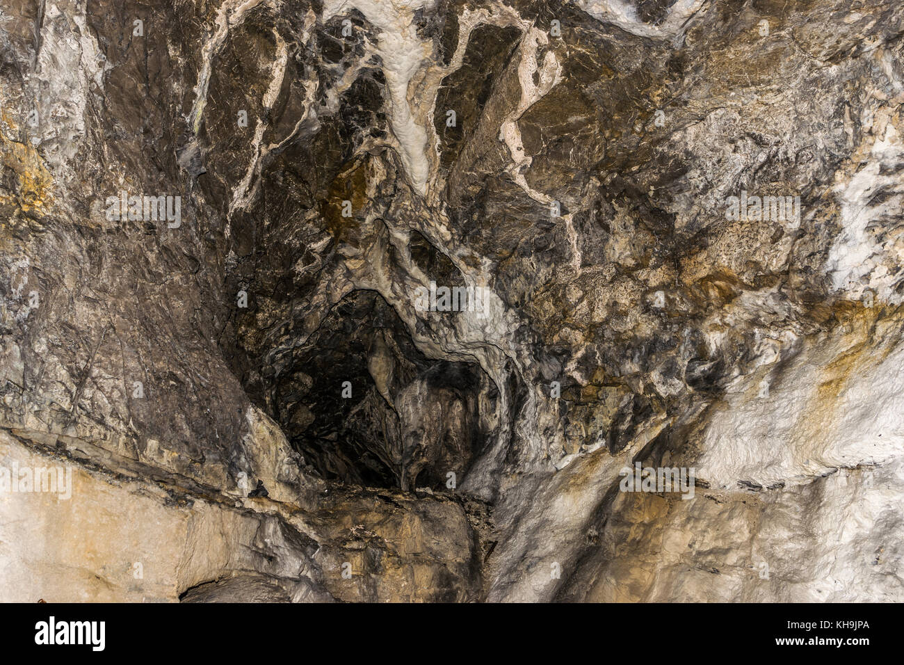 Multicolorful Höhle design am Eingang Stockfoto