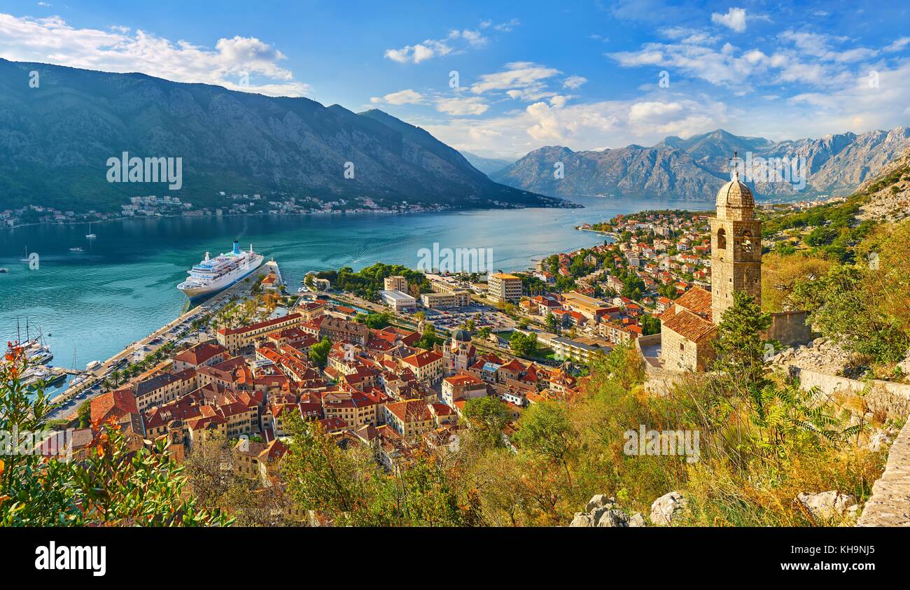 Panoramablick auf die Bucht von Kotor, Montenegro Stockfoto