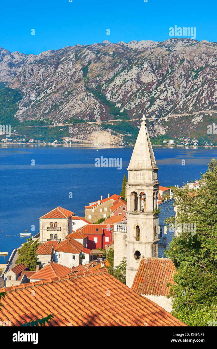 St. Nikolaus Glockenturm, Perast balkan Dorf, die Bucht von Kotor, Montenegro Stockfoto