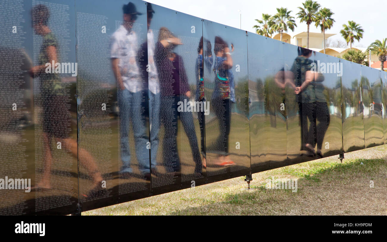 Familie Mitglieder & Besucher Respekt zu gefallen Lote, Vietnam Memorial Reisen Wand. Stockfoto