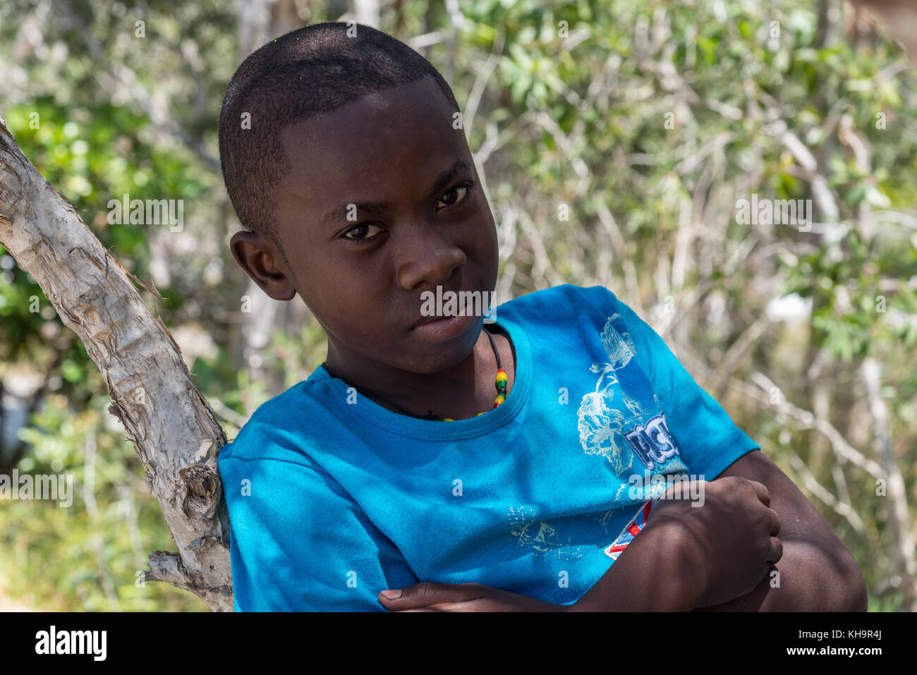 Einem jungen madagassischen Junge im blauen T-Shirt. Madagaskar, Afrika Stockfoto