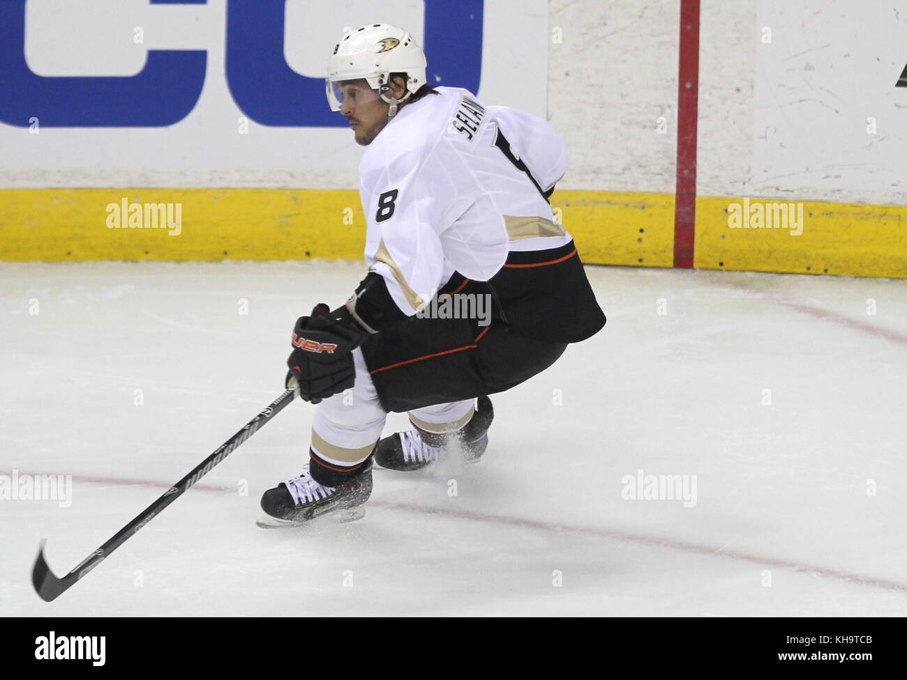 Washington DC, 23. DEZEMBER: #8 Teemu Selanne während eines NHL-Spiels in der regulären Saison zwischen den Anaheim Ducks und den Washington Capitals im Verizon Center in Washington, DC am 23. Dezember 2013. Kredit: MPI34/MediaPunch Inc Stockfoto