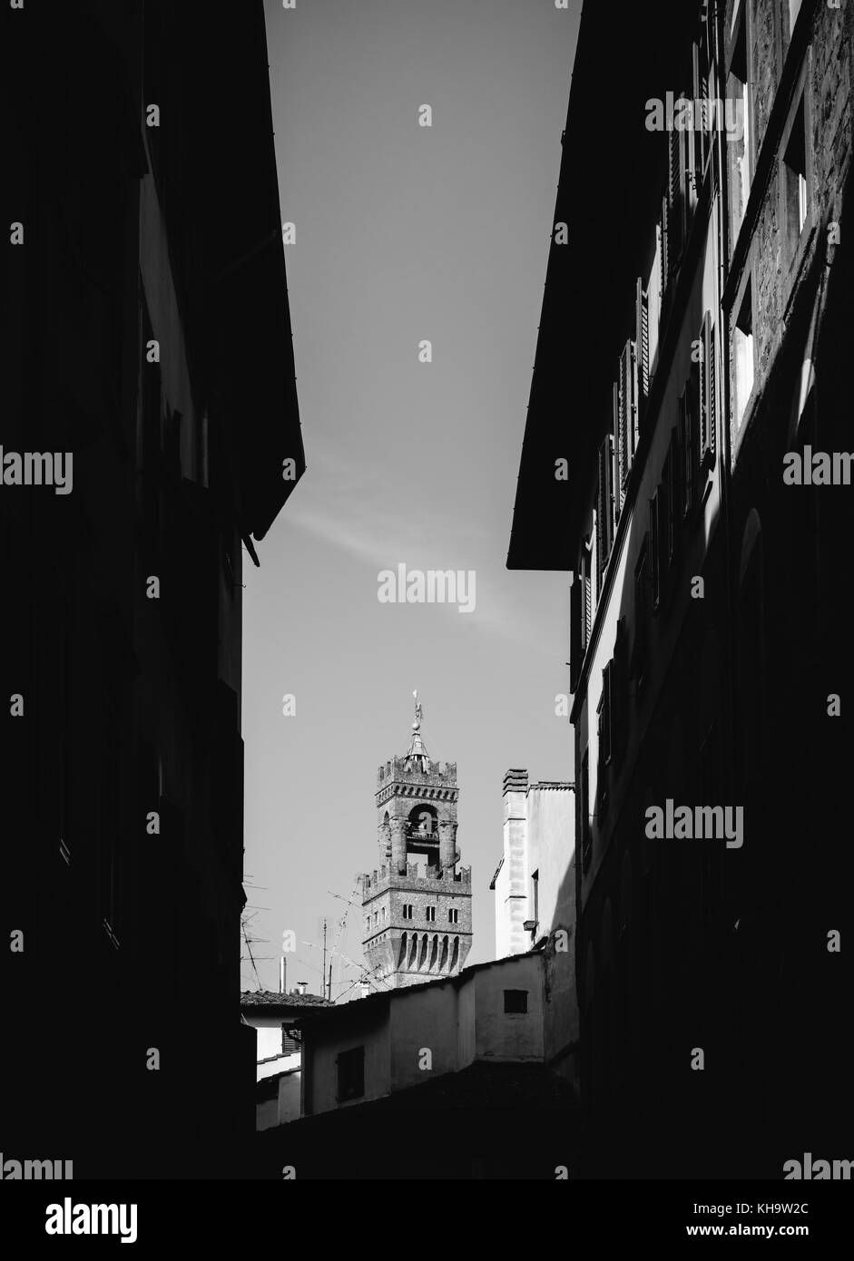 Der Turm des Palazzo Vecchio ist eines der Symbole von Florenz und wird Arnolfo Turm zu Ehren von Arnolfo di Cambio genannt, der als Bogen gilt Stockfoto