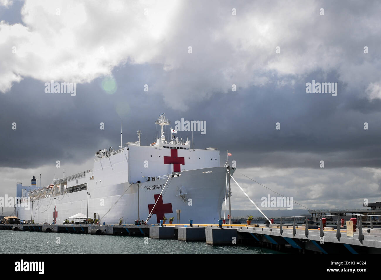 Die Military Sealift Command Hospital Ship USNS Comfort (T-AH 20) pier Seite in Sa günstig Stockfoto