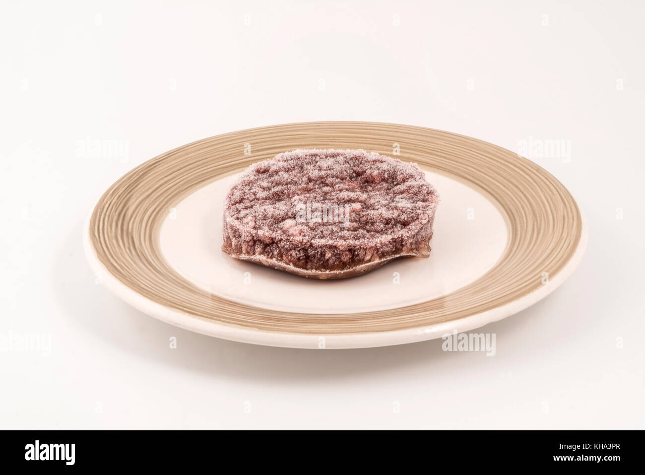 Gefrorene Hamburger auf einer Platte Stockfoto