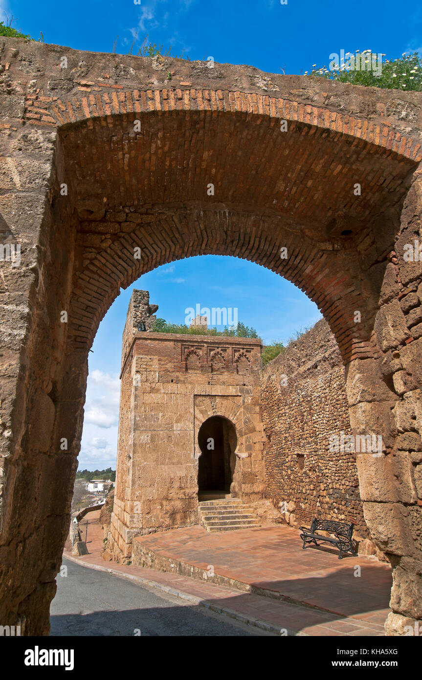 Alten Mauern, Puerta del Buey (11. Jh.), niebla, Provinz Huelva, Andalusien, Spanien, Europa Stockfoto