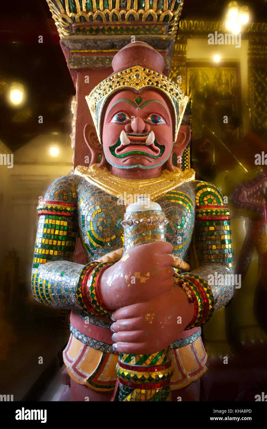 Eine mythische Figur in einem Tempel in nakon Si Tammarat, Thailand Stockfoto