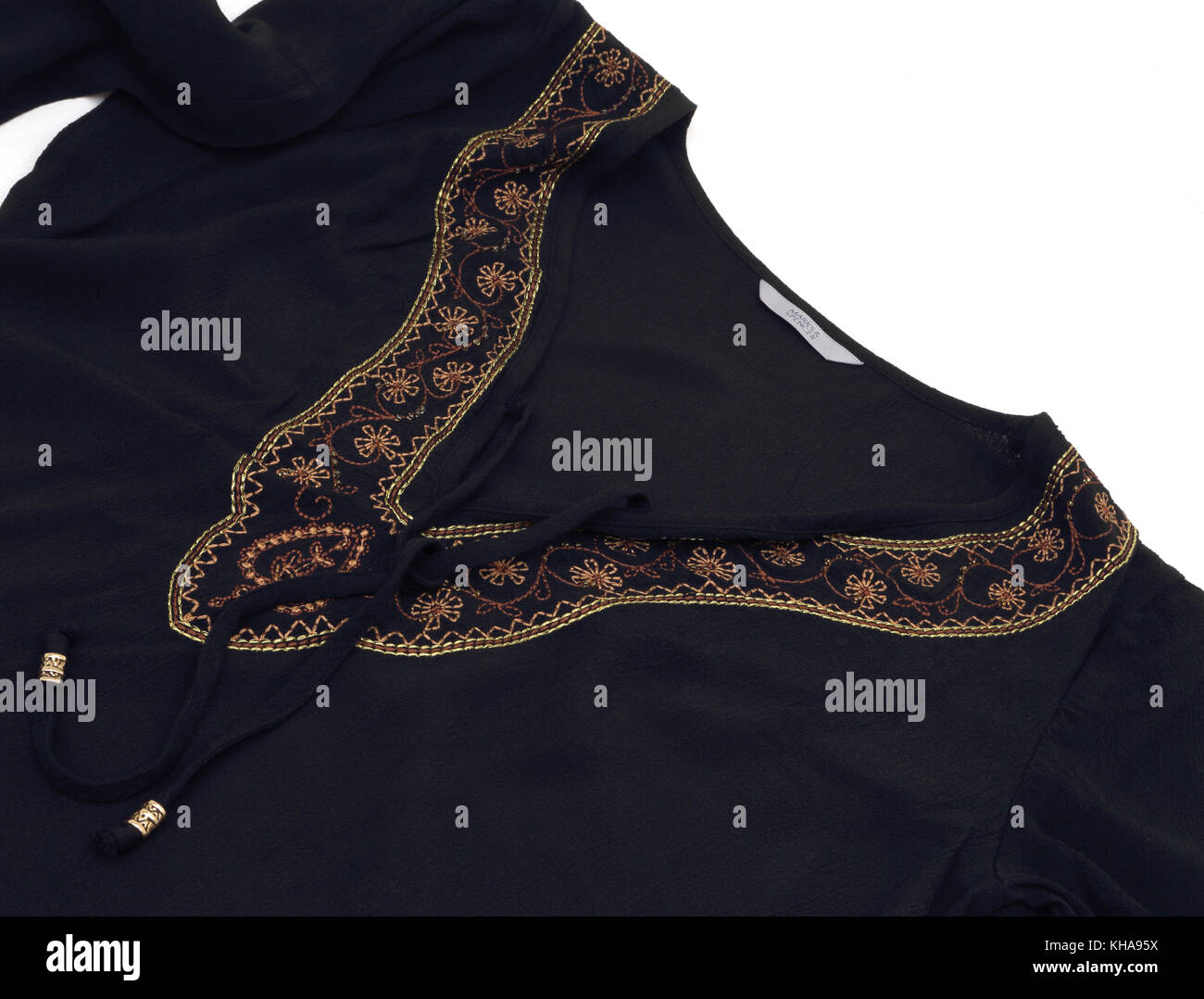 Crepe oberteil mit goldenen Stickereien am Ausschnitt und am Ärmel Stockfoto
