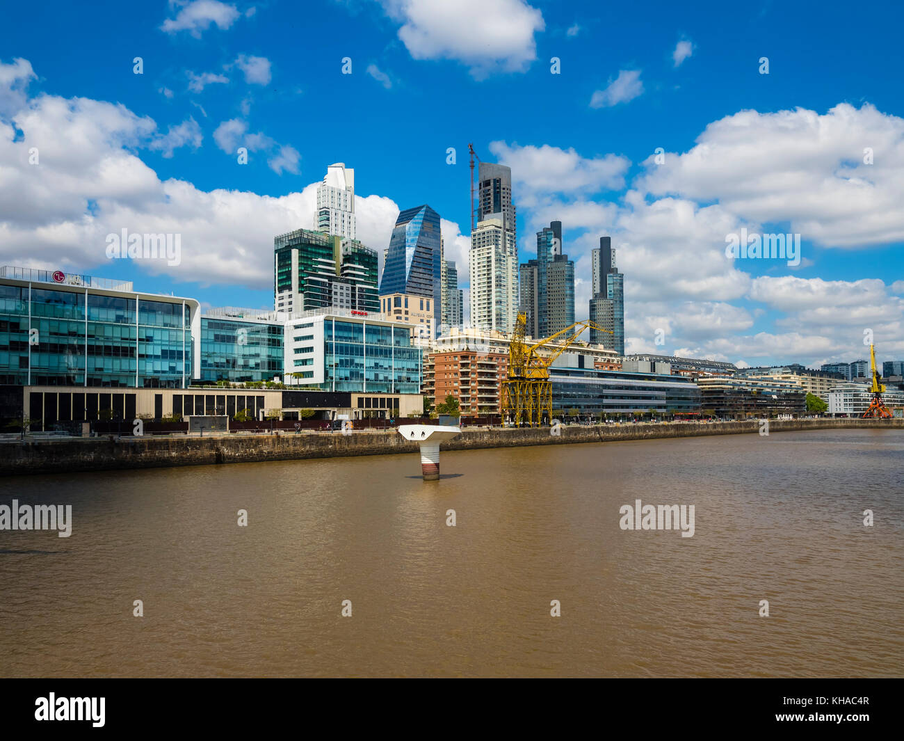 Wohn- und Geschäftshäuser am South Dock, Puerto Madero Bezirk, Buenos Aires, Argentinien Stockfoto