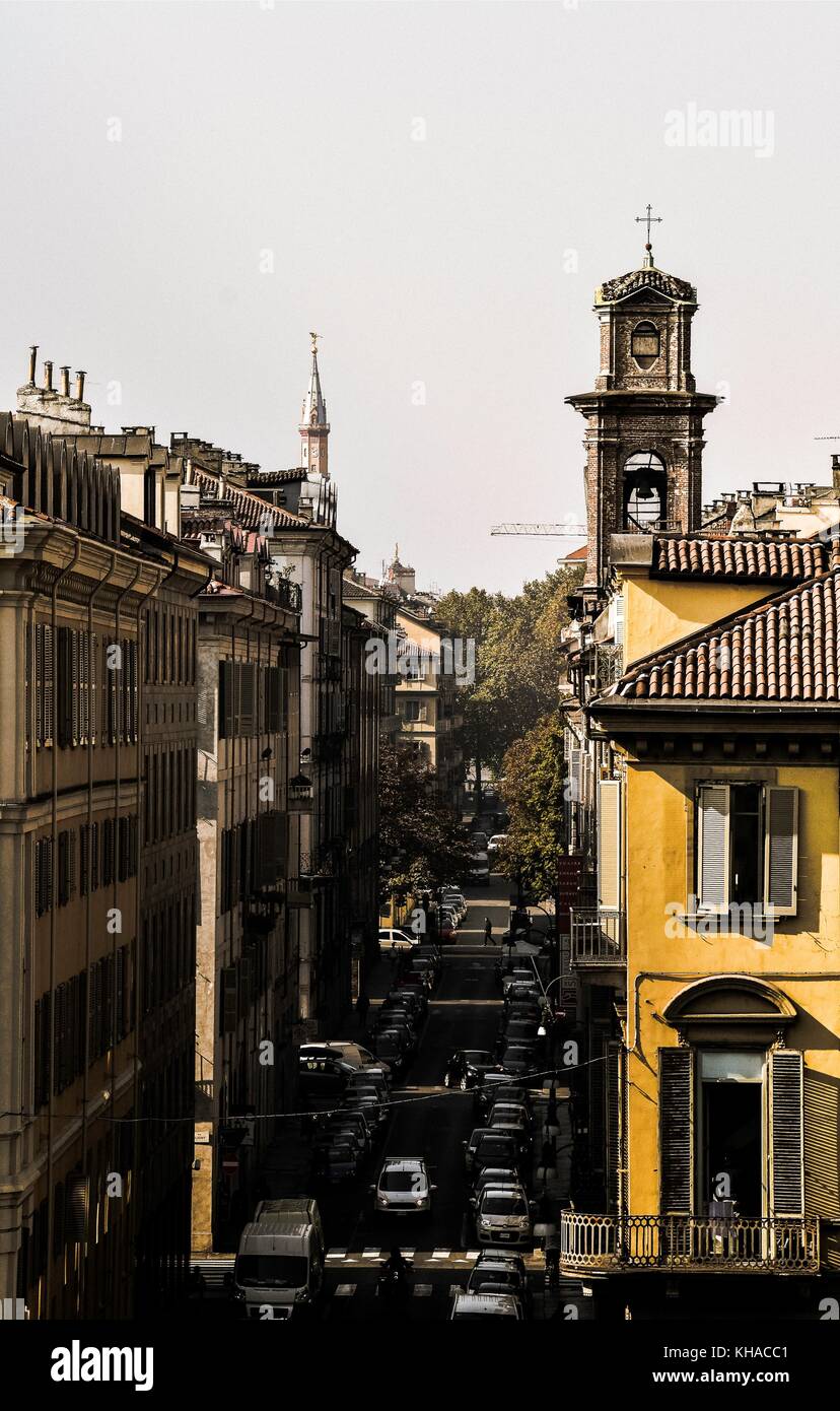 Auf der Suche durch das Fenster, Turin, Piemont, Italien Stockfoto