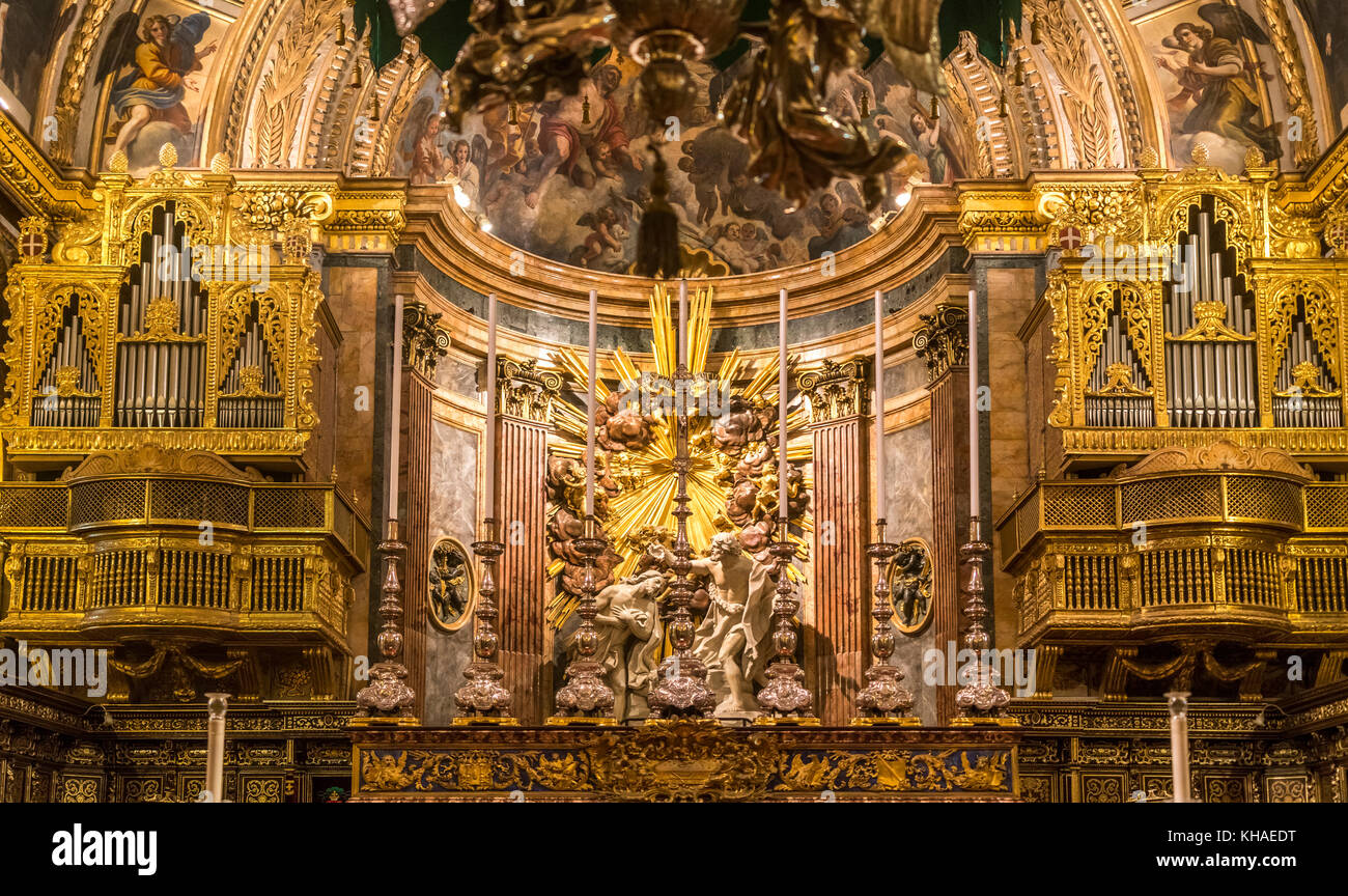 Prachtvoller Orgelboden mit der Heiligen Dreifaltigkeit, St. John's Co-Cathedral, Valletta, Malta Stockfoto