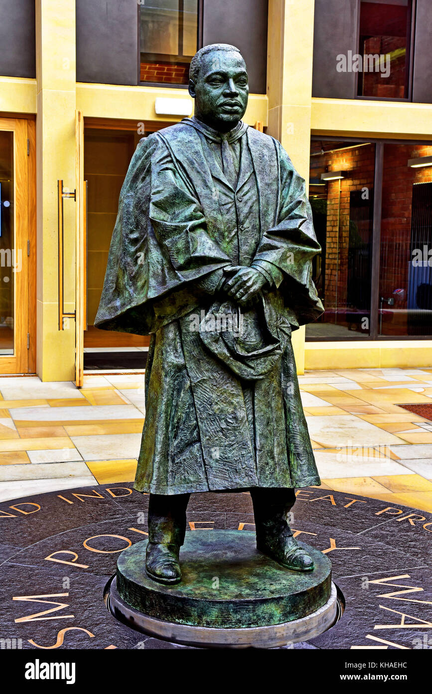 Martin Luther King Bronzestatue von Nigel Boonham im Kings Quad Universität Newcastle Stockfoto