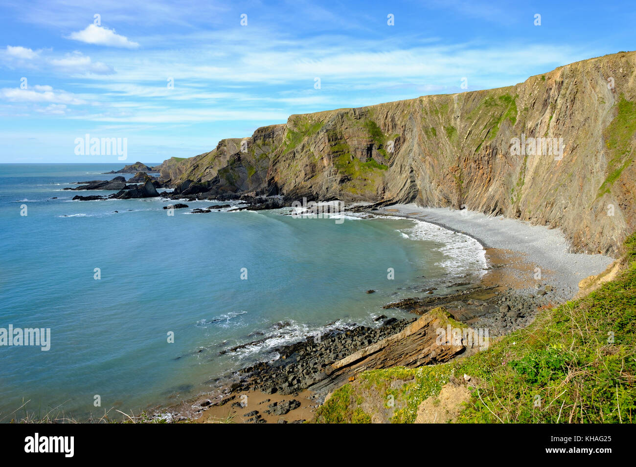 An der felsigen Küste, Warren Beach in der Nähe von Hartland Quay, Hartland, Lundy Island, Devon, England, Großbritannien Stockfoto
