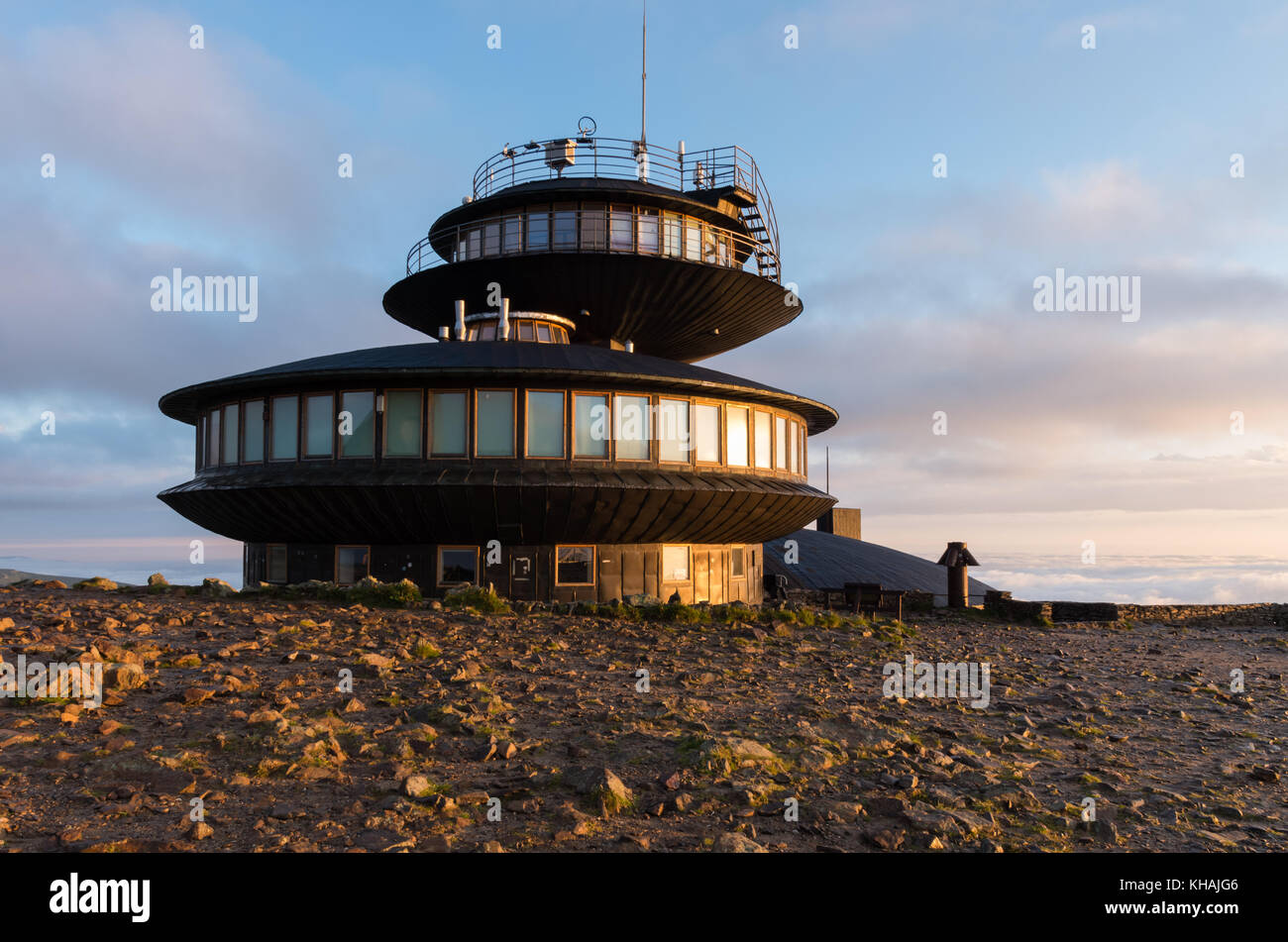 Meteorologisches Observatorium auf dem Berg Sniezka, Riesengebirge (Krkonose) Berge, Polen. Stockfoto