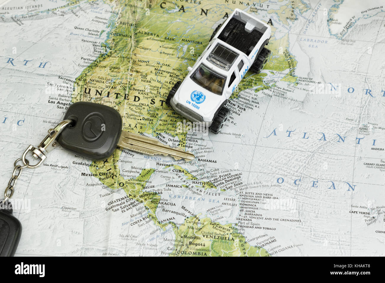 Johor, Malaysia: Dezember 6th, 2017. mini Pick Up mit Vereinten Nationen logo und Key auf der Weltkarte der Vereinten Nationen ist eine internationale organizati Stockfoto