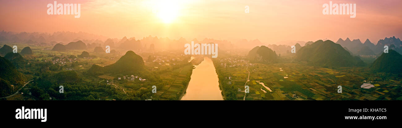 Landschaft von Guilin, Li Fluss und Karst Berge. Stockfoto