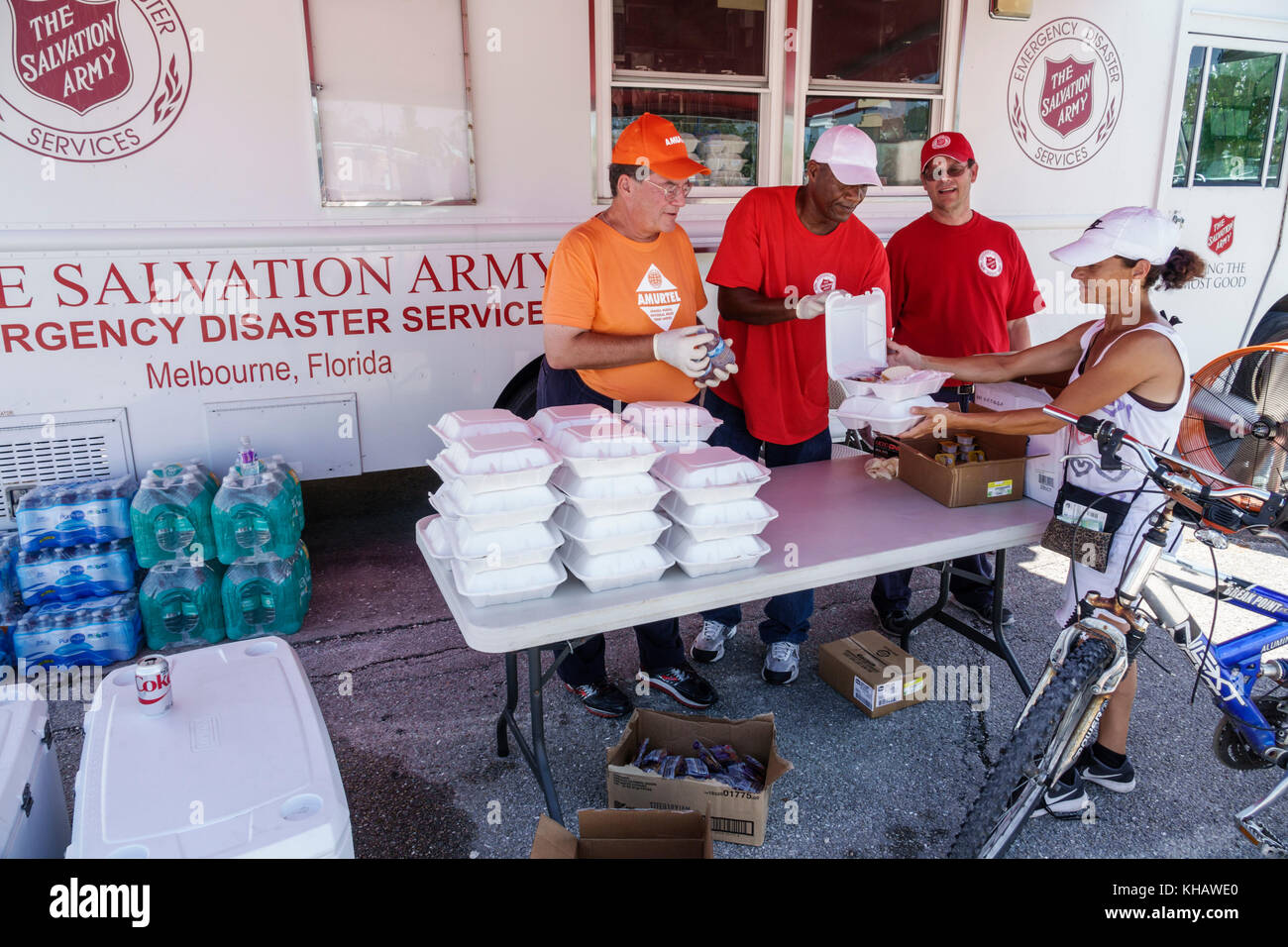 Florida Immokalee nach dem Schaden durch den Unheil Irma die Heilsarmee Notdienste spenden kostenlose Mahlzeiten Stockfoto