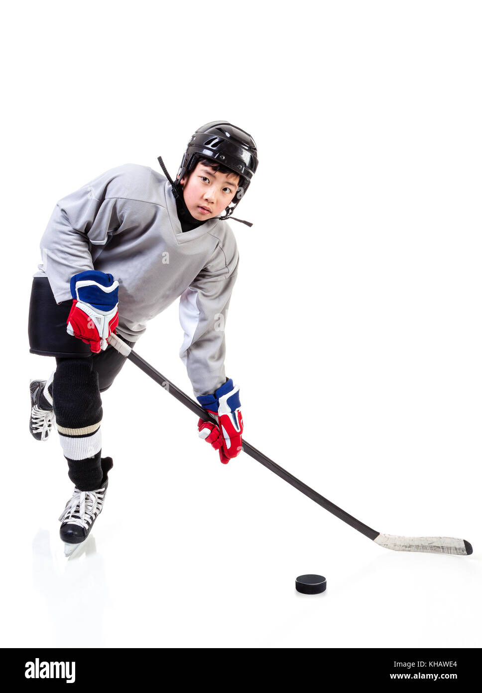 Eishockey-Spieler Skelett - 3D-Darstellung der männlichen menschlichen Skelett  Figur mit Hockey-Stick trägt Helm und Pads isoliert auf weißem Studio  Rücken Stockfotografie - Alamy