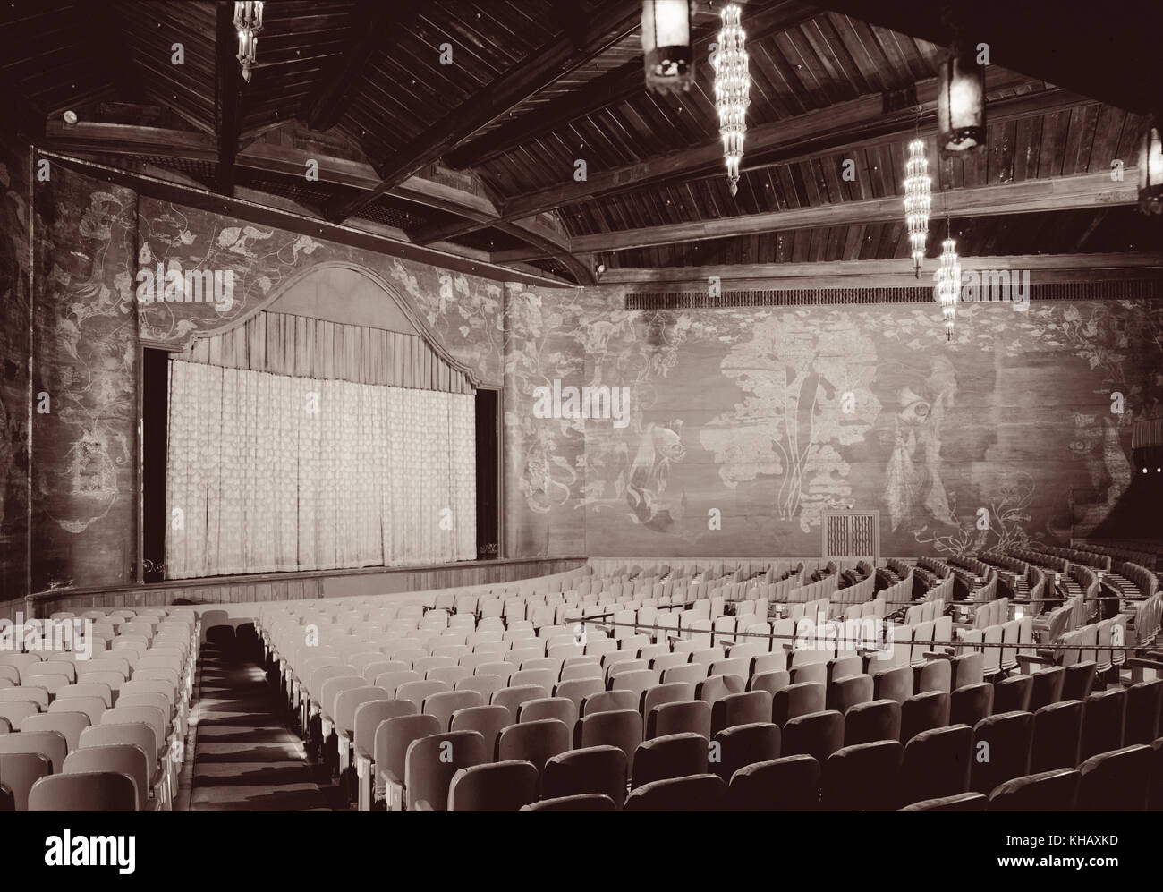 Innenansicht des Paramount Theatre in Palm Beach, Florida. Die historische Film Palast wurde 1926 gebaut und entworfen, im maurischen Erweckung und Spanish Colonial Revival Stil von Joseph Urban als stummfilmkino Kurz vor dem Aufkommen des Tonfilms''. (Foto c 1972) Stockfoto
