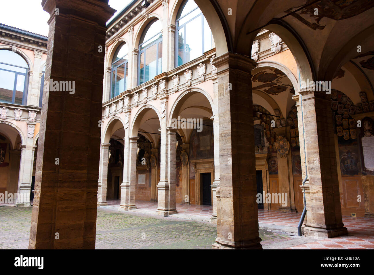BOLOGNA, ITALIEN - Februar 08, 2017: Hof des Archiginnasio Palace, Universität Bologna Stockfoto