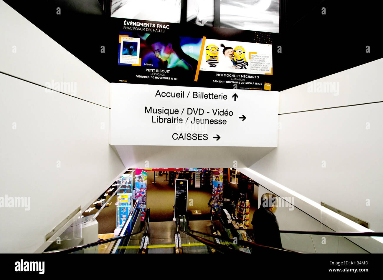 Paris, Frankreich. Forum des Halles (150 Geschäfte und 17 Restaurants) Rolltreppe in FNAC Kaufhaus Stockfoto