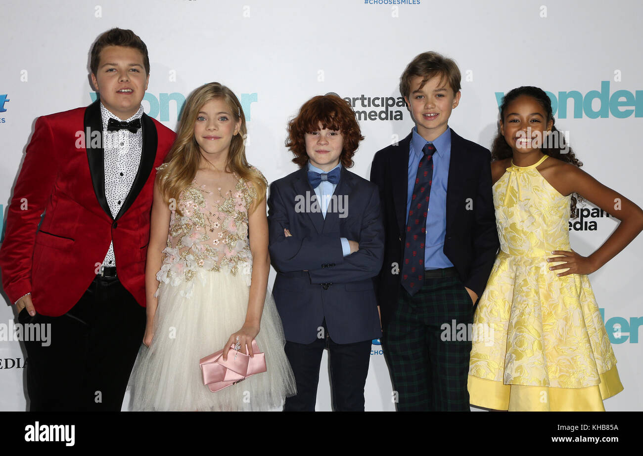 Westwood, Ca. Nov. 2017. Noah Jupe, Ty Consiglio, James Hughes, Elle McKinnon, Kyle Breitkopf, Millie Davis, bei Premiere Von Lionsgates "Wunder" am 14. November 2017 im Regency Village Theatre in Westwood, Kalifornien. Kredit: Faye Sadou/Media Punch/Alamy Live News Stockfoto