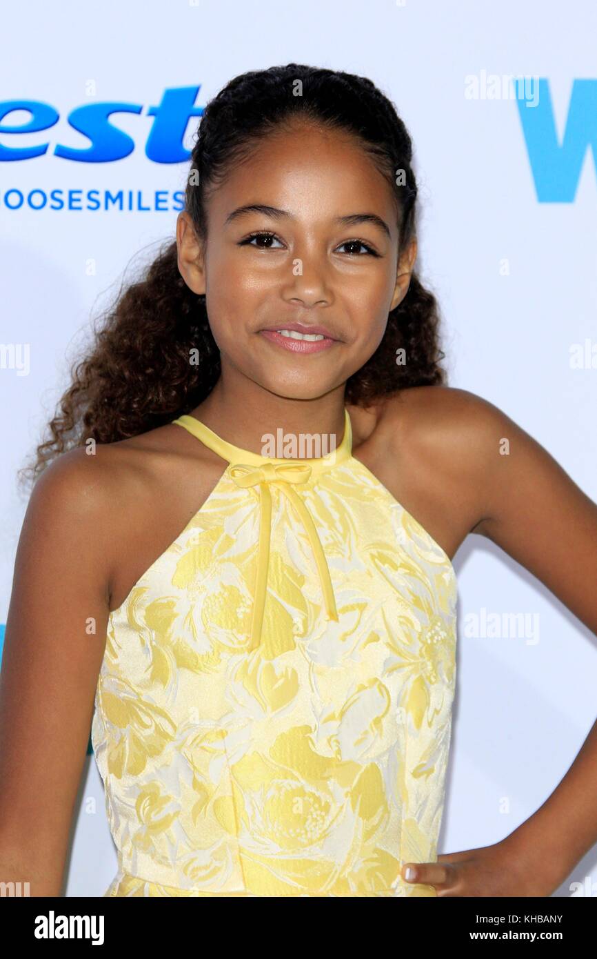 Los Angeles, CA, USA. November 2017. Millie Davis bei Arrivals for WONDER Premiere, The Regency Village Theatre, Los Angeles, CA, 14. November 2017. Quelle: Priscilla Grant/Everett Collection/Alamy Live News Stockfoto