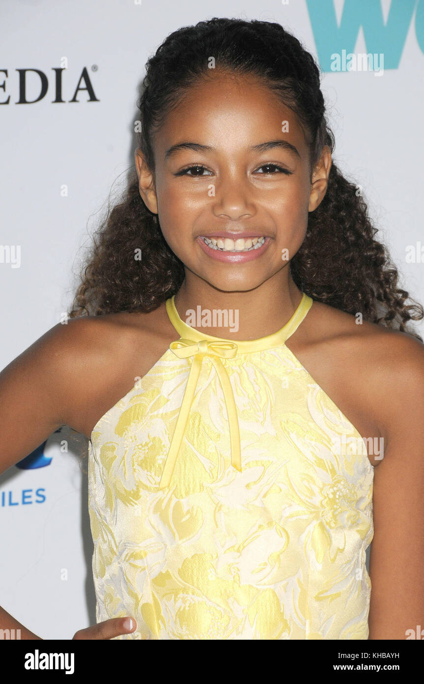 Los Angeles, Kalifornien, USA. November 2017. 14. November 2017 - Los Angeles, Kalifornien USA - Schauspielerin MILLIE DAVIS bei der „Wonder“-Premiere im Regency Theater Westwood, Los Angeles CA. Credit: Paul Fenton/ZUMA Wire/Alamy Live News Stockfoto