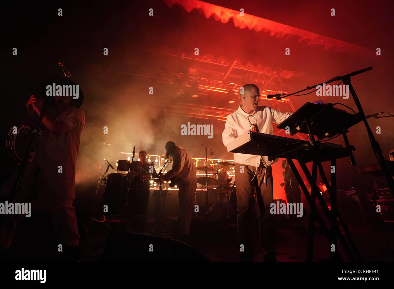 London, Großbritannien. 15 Nov, 2017. jungle live auf der Bühne des elektrischen Brixton, London. foto Datum: Mittwoch, 15. November 2017. Quelle: Roger Garfield/alamy leben Nachrichten Stockfoto