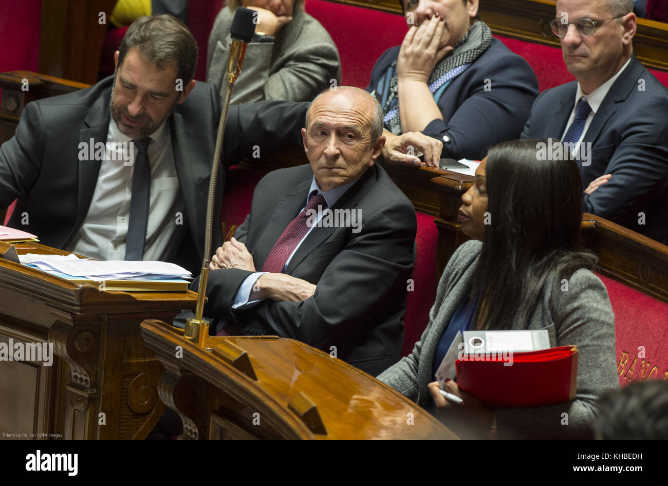 Paris, Frankreich. November 2017. Der französische Innenminister Gerard Collomb nahm an einer Sitzung mit Anfragen an die Regierung in der Nationalversammlung Teil. Quelle: Thierry Le Fouille/SOPA/ZUMA Wire/Alamy Live News Stockfoto