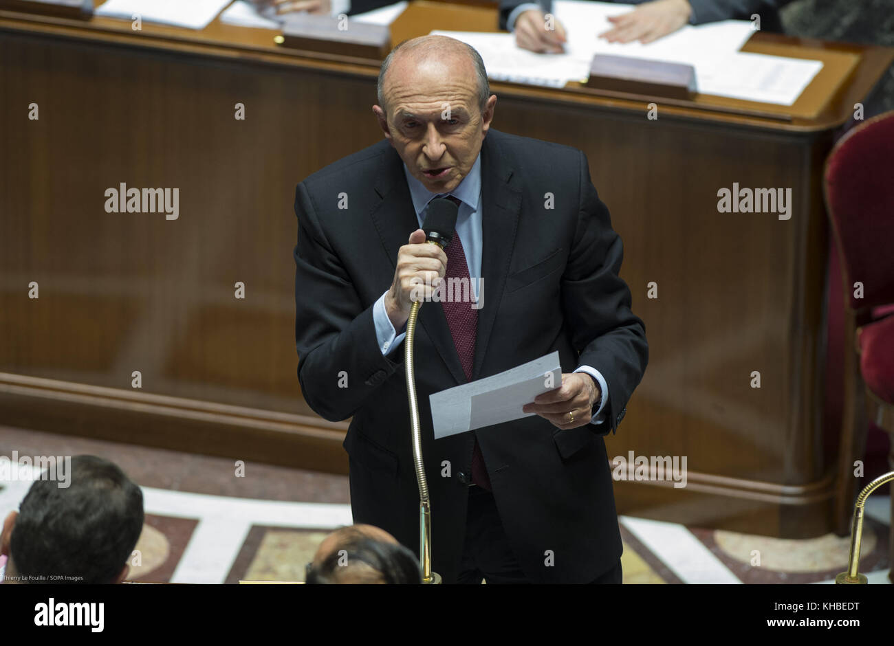 Paris, Frankreich. November 2017. Der französische Innenminister Gerard Collomb nahm an einer Sitzung mit Anfragen an die Regierung in der Nationalversammlung Teil. Quelle: Thierry Le Fouille/SOPA/ZUMA Wire/Alamy Live News Stockfoto