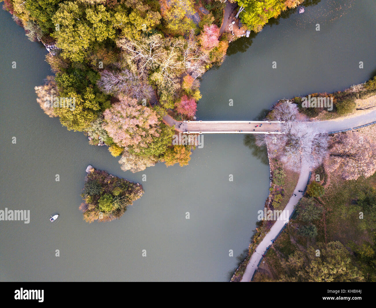 Luftbild vom Central Park See im Herbst. New York fallen Stockfoto