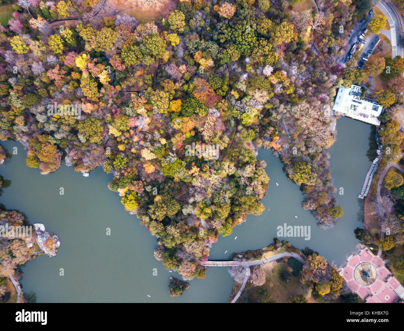 Luftbild vom Central Park See im Herbst. New York fallen Stockfoto