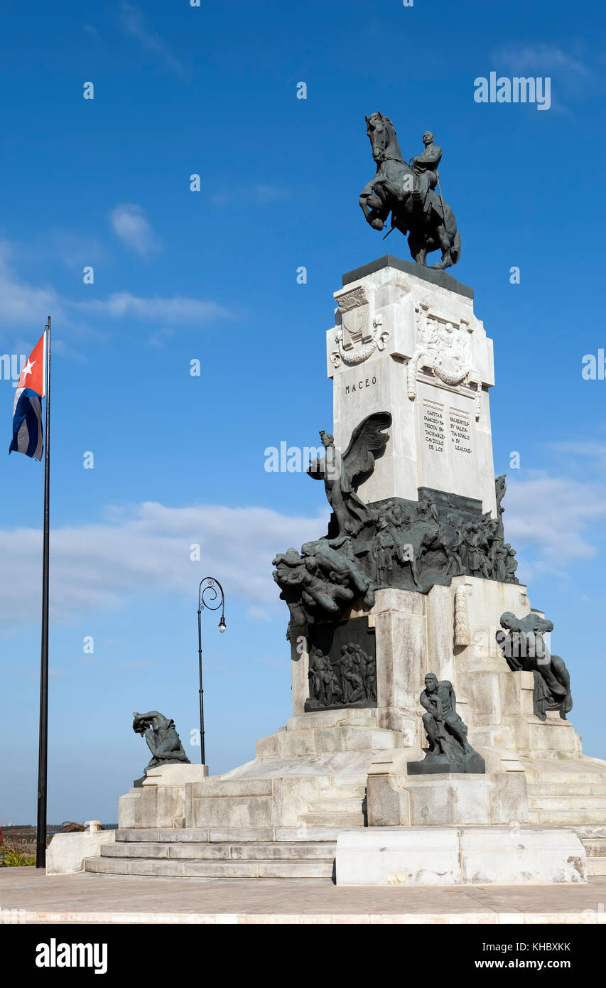 Statue des Allgemeinen Maximo (Maceo) Gomez mit der Kubanischen Flagge im Zentrum von Havanna, Kuba Stockfoto