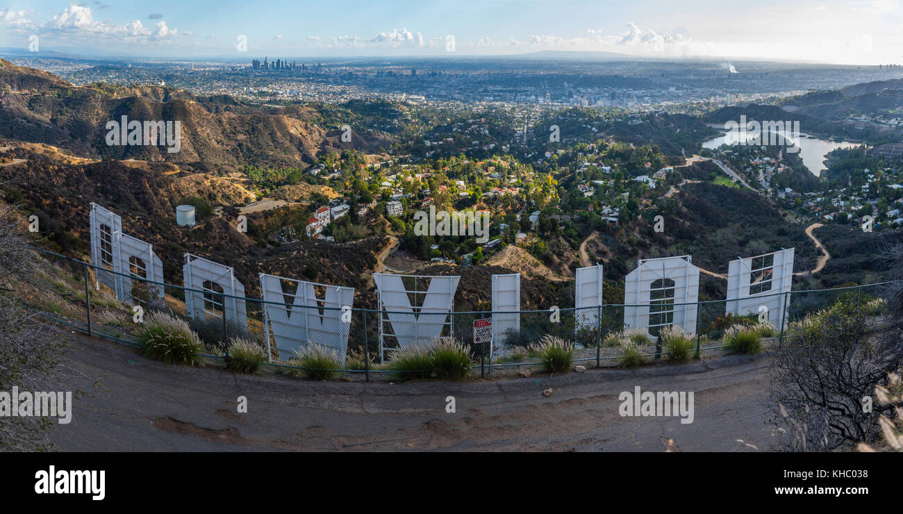 Panoramablick von Los Angeles Grafschaft von hinter der Welt berühmte Hollywood Schild Stockfoto