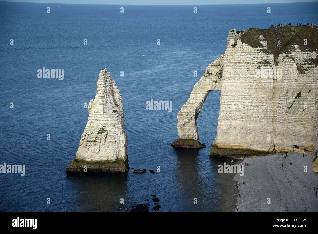 L'Aiguille et la Falaise d'Aval, Etretat, Normandie, Seine-Maritime, Frankreich, Europa Stockfoto