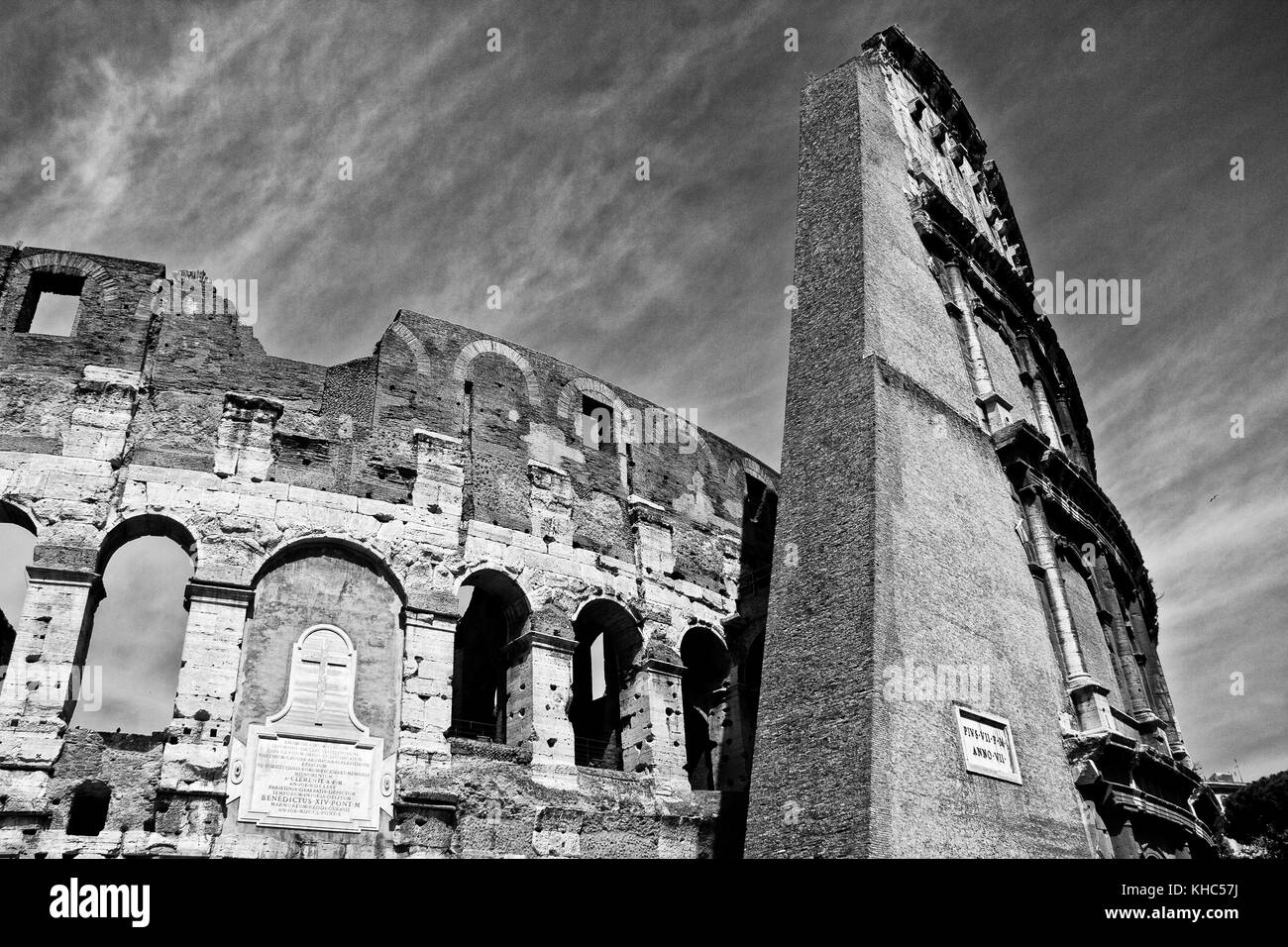 Eine abstrakte schwarz-weiß Foto des Kolosseums in Rom Stockfoto