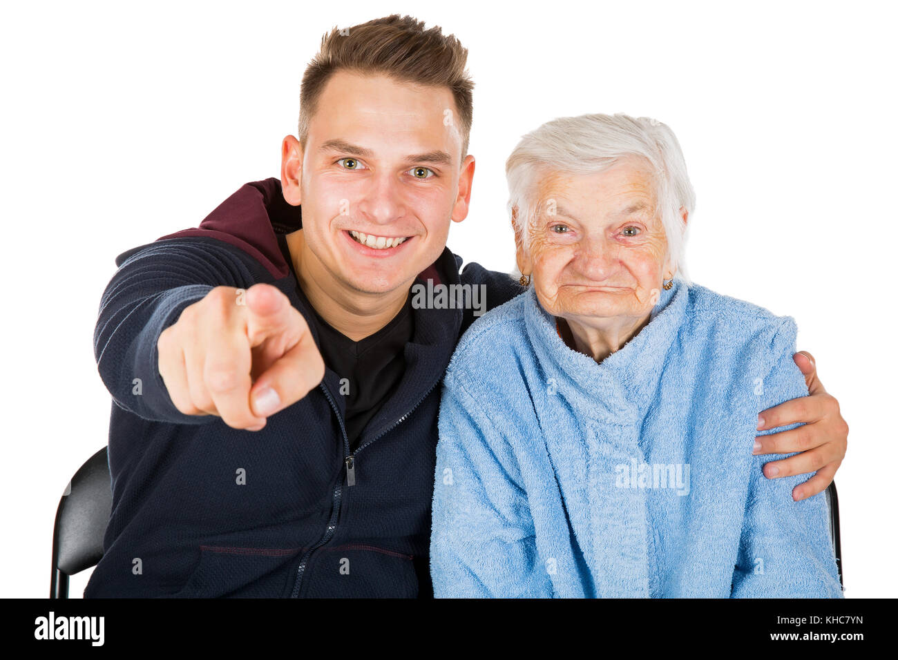 Enkel ihre schönen Senior zerknittert Großmutter umarmt - auf isolierten Hintergrund Stockfoto