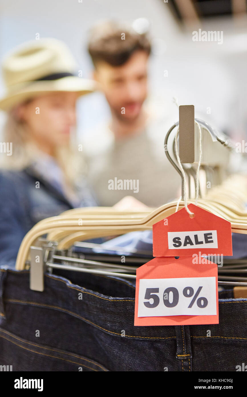 Preis mit 50% Rabatt als besonderes Angebot in der Mode Rabatt shop Stockfoto