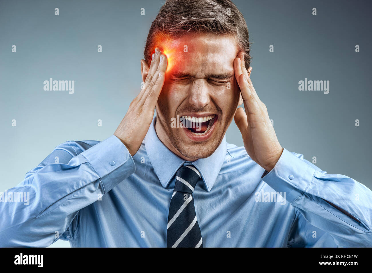 Kopf schmerzen -Fotos und -Bildmaterial in hoher Auflösung – Alamy